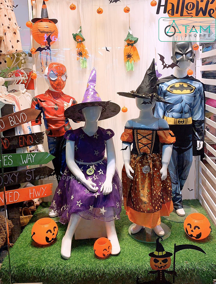 trang trí cửa hàng chủ đề Halloween